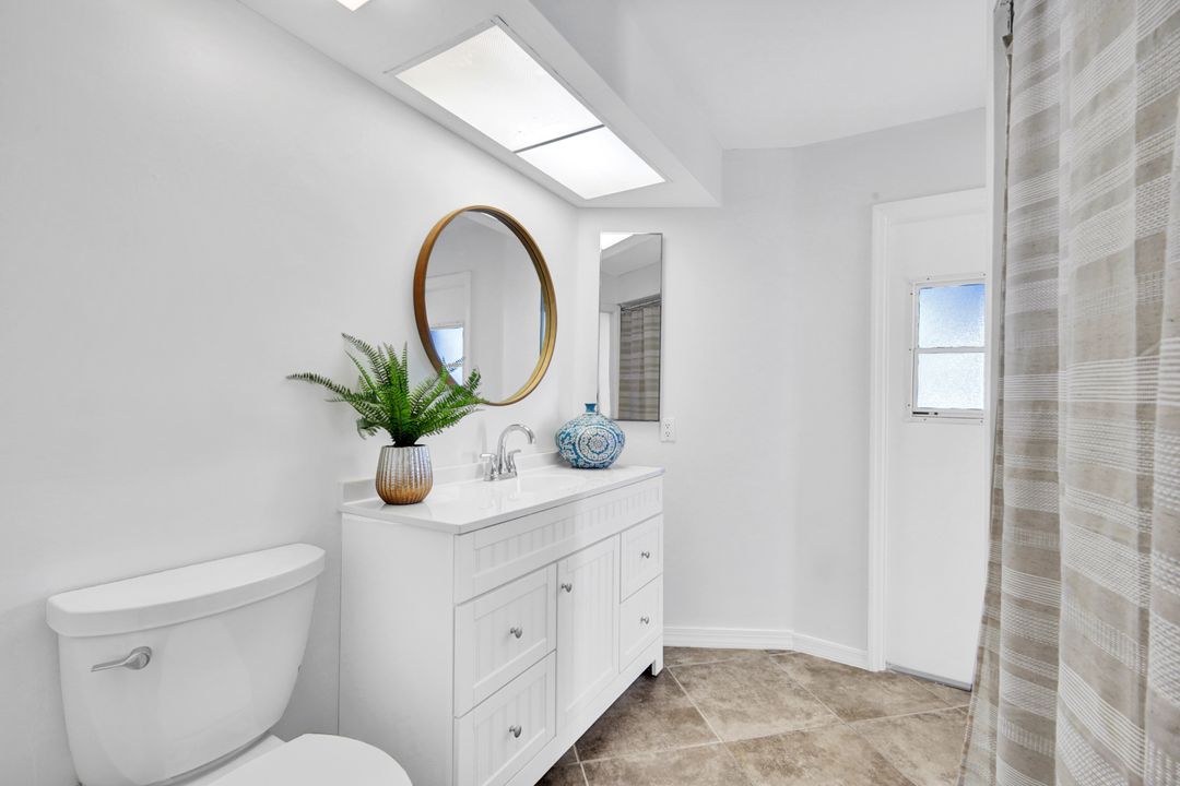 6597 Willow Lake Cir, Fort Myers, FL 33966