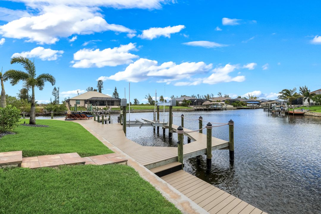 128 NW 39th Ave, Cape Coral, FL 33993