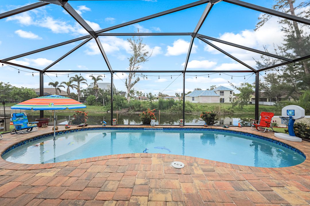 301 SE 21st Ln, Cape Coral, FL 33990