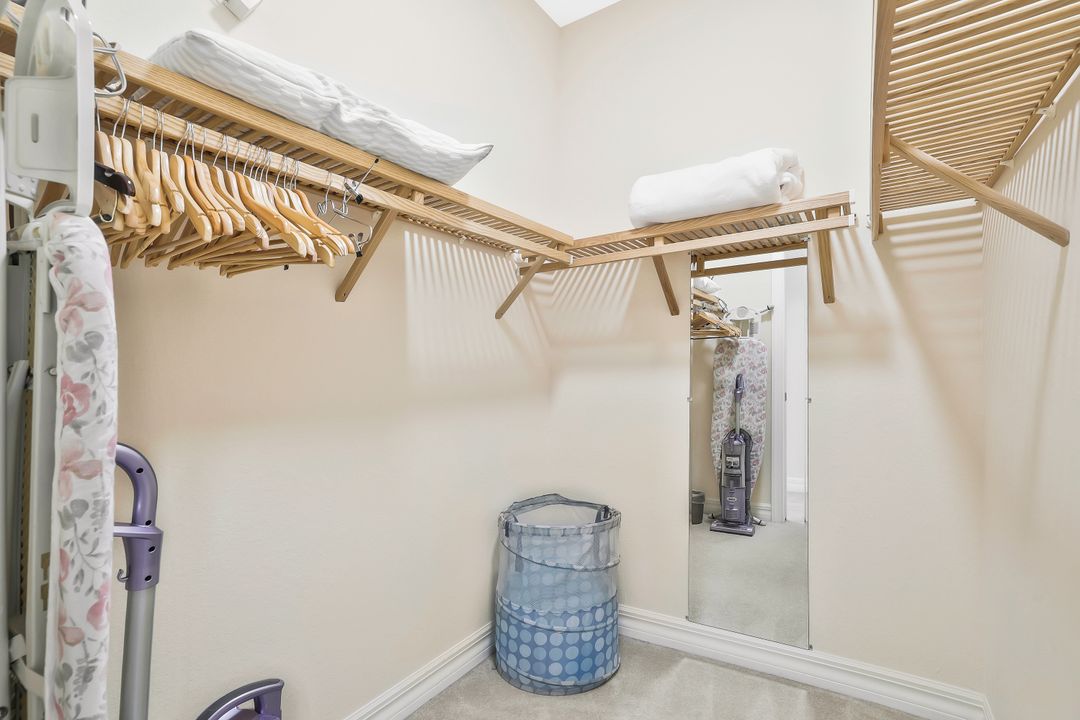 981 Tivoli Ct, Naples, FL 34104