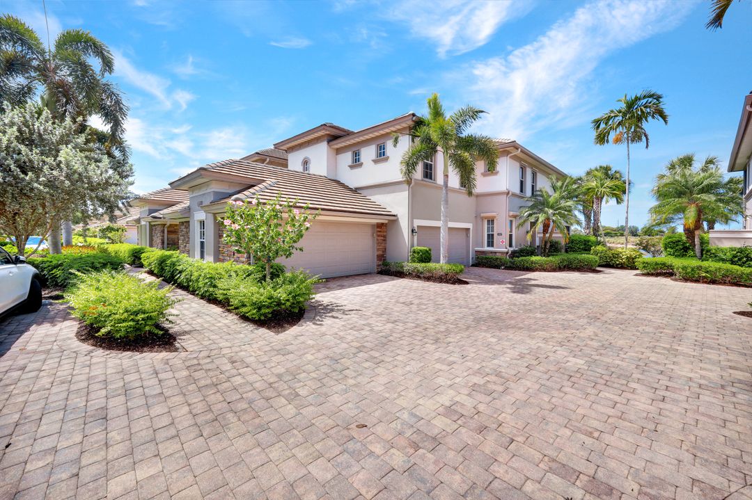 8755 Coastline Ct #202, Naples, FL 34120