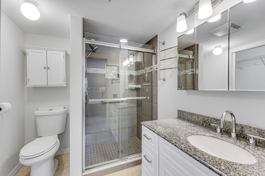 225 Robin Hood Cir #101, Naples, FL 34104