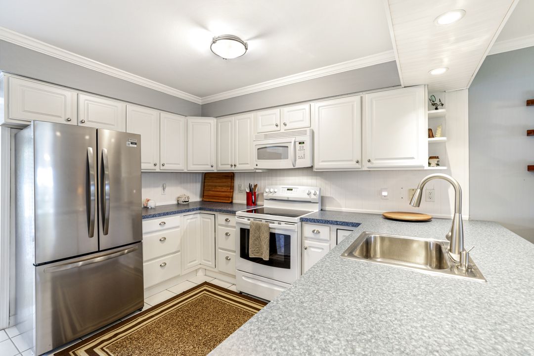 561 Palm View Dr, Naples, FL 34110