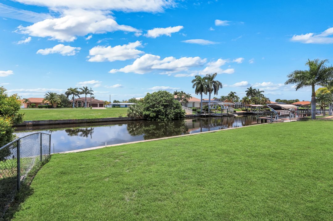 2526 SE 19th Pl, Cape Coral, FL 33904