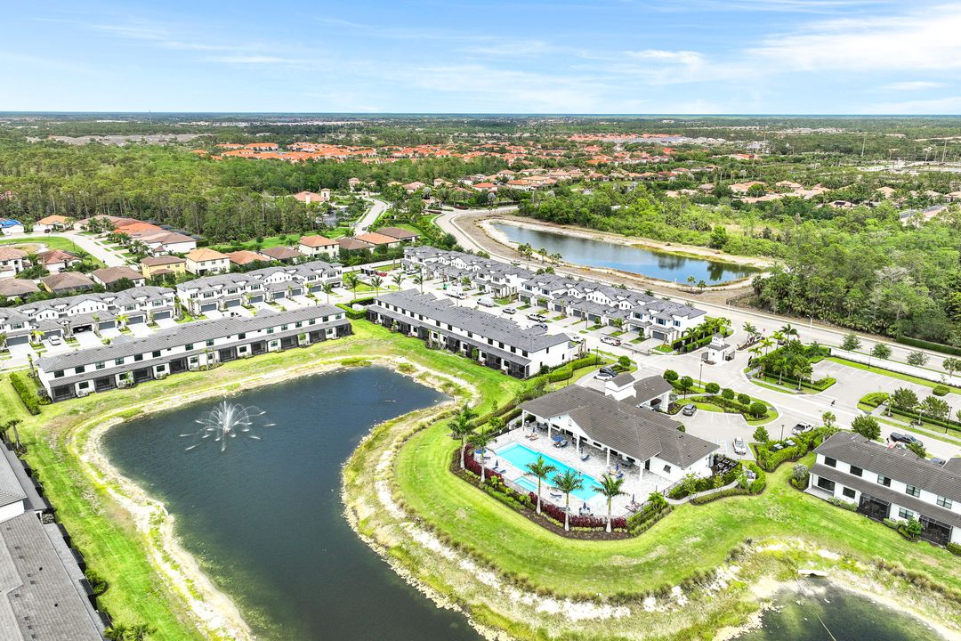 7473 Rockefeller Dr, Naples, FL 34119