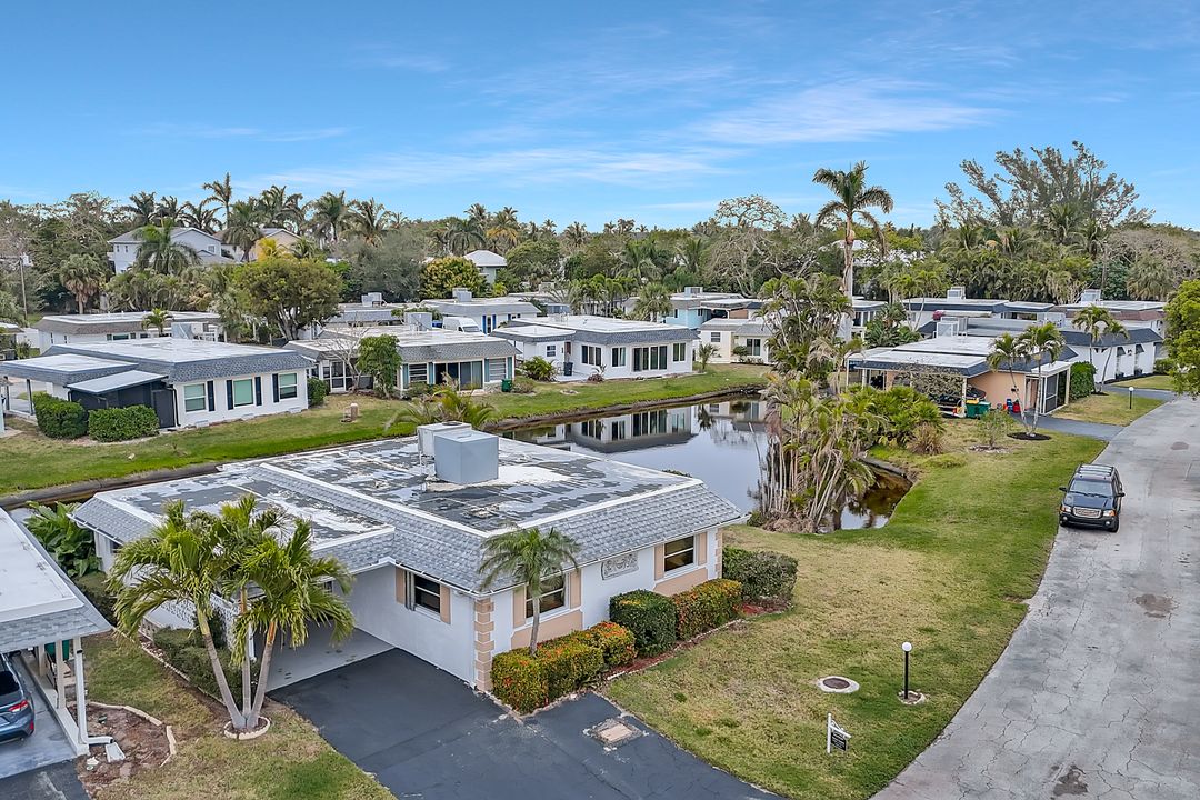 9 Hackney Ln, Naples, FL 34112