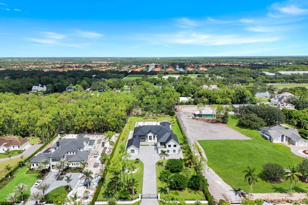 6677 Hunters Rd, Naples, FL 34109