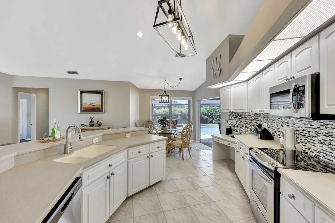 1918 Cape Coral Pkwy W, Cape Coral, FL 33914
