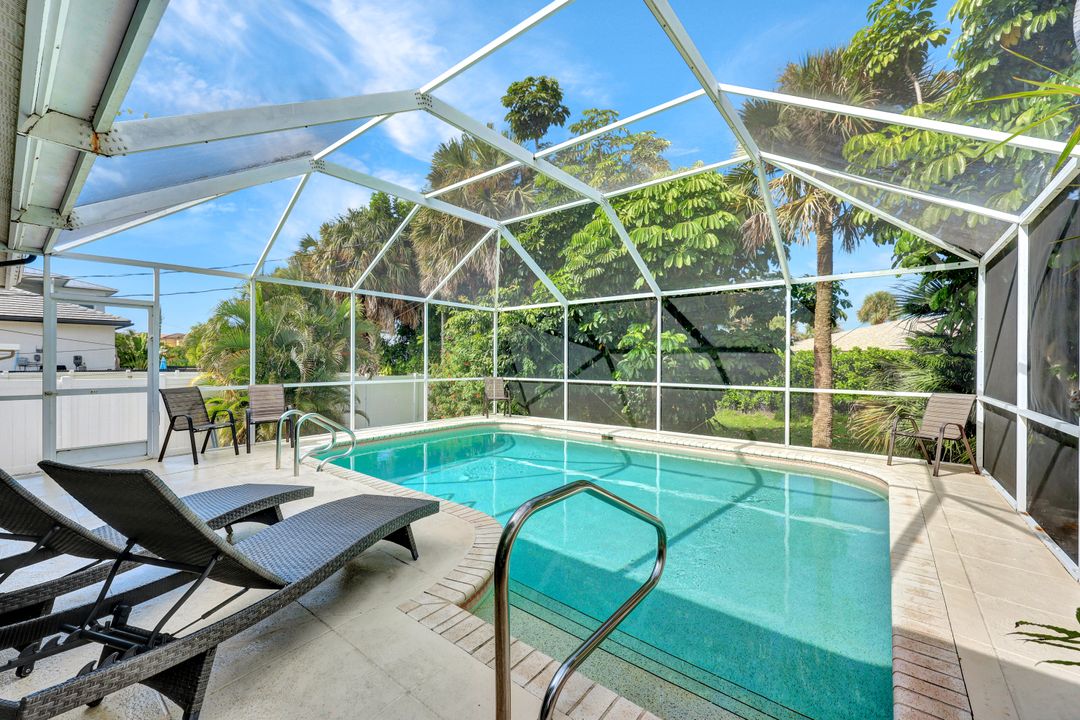 531 91st Ave N, Naples, FL 34108