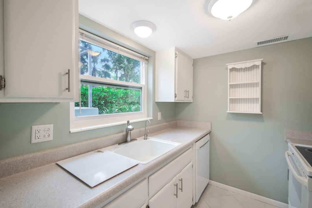 744 Wedge Dr  #27, Naples, FL 34103
