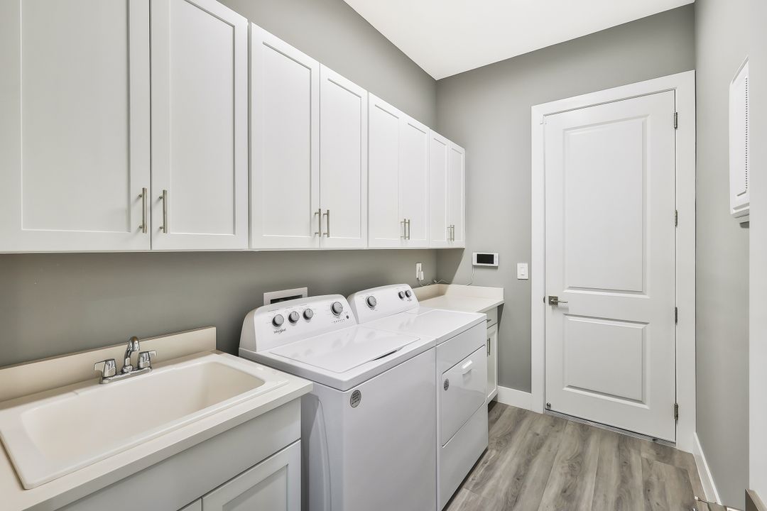 3754 Sapphire Cv Cir, Naples, FL 34114