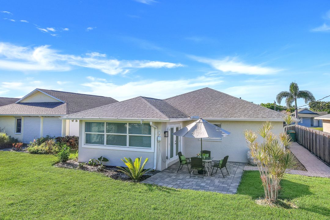 573 98th Ave N, Naples, FL 34108