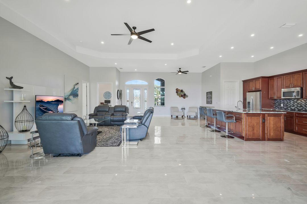 4909 Seville Ct, Cape Coral, FL 33904