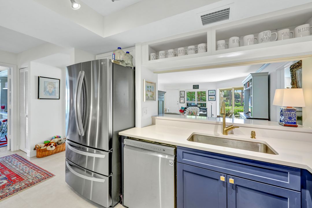 5637 Turtle Bay Dr #17, Naples, FL 34108