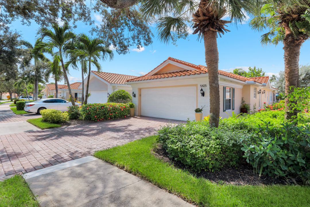 5425 Guadeloupe Way, Naples, FL 34119
