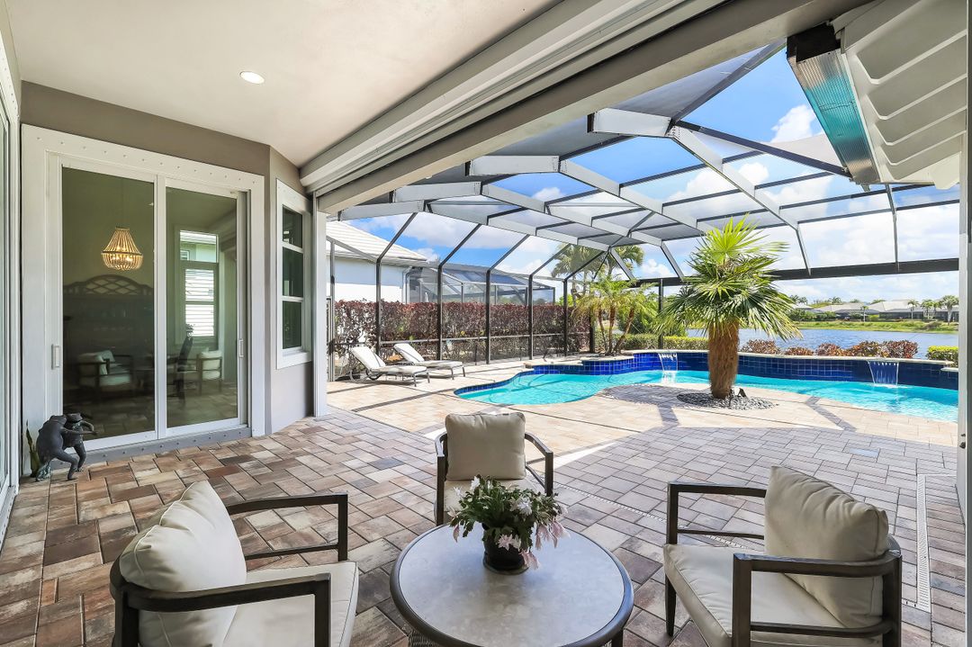 5052 Martinique Dr, Naples, FL 34113