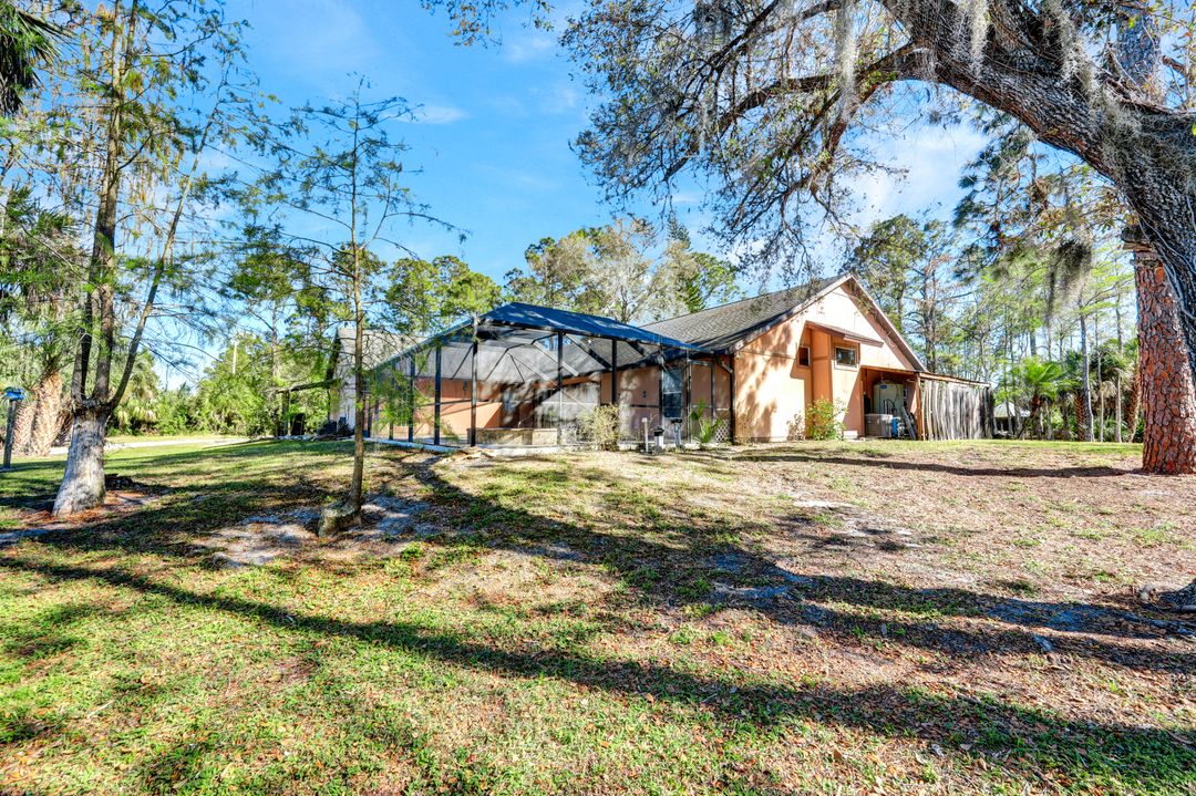 825 23rd St SW, Naples, FL 34117