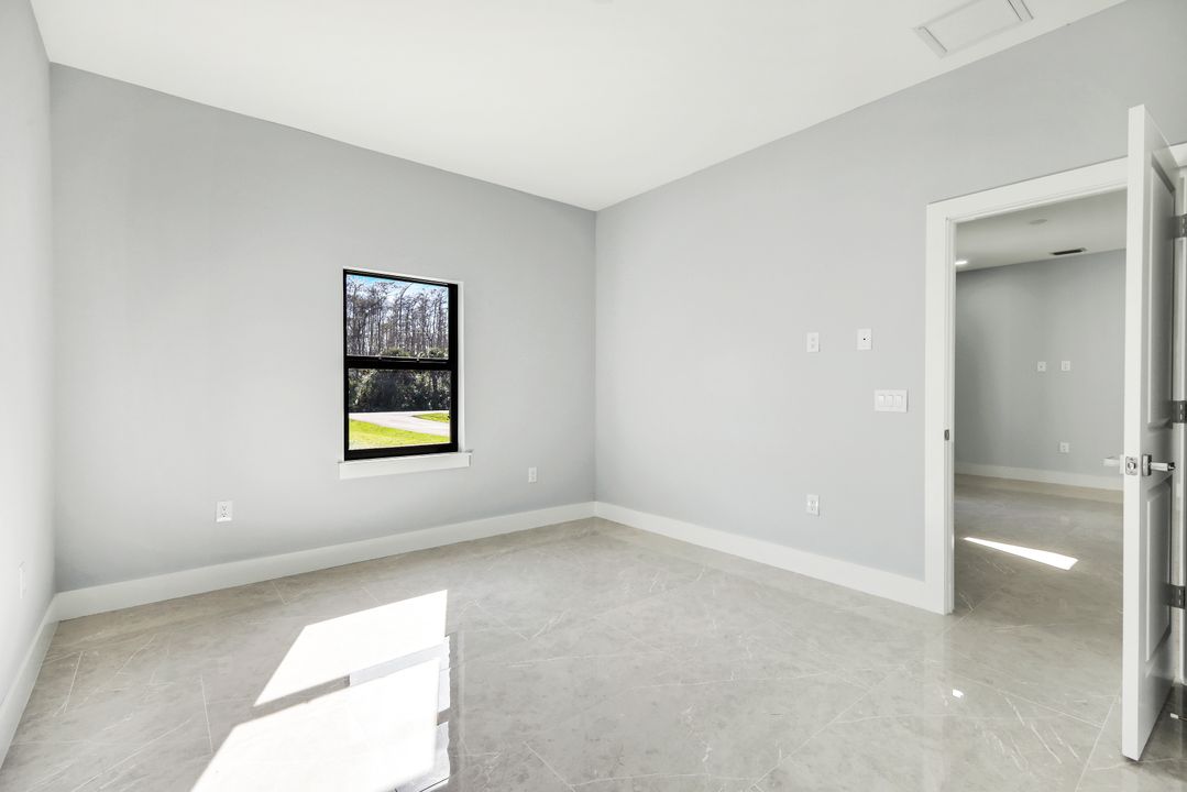 2677 62nd Avenue NE, Naples, FL 34120