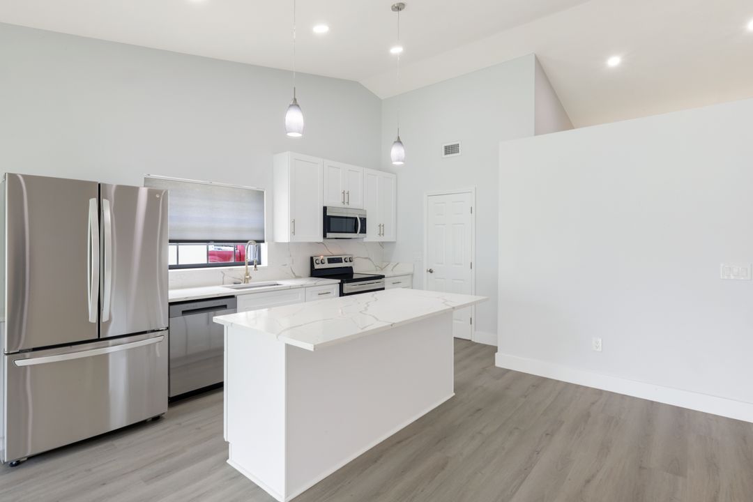 12800 Eagle Pointe Cir, Fort Myers, FL 33913