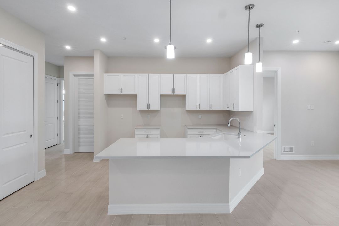 280 Antilles Wy E #101, Naples, FL 34112
