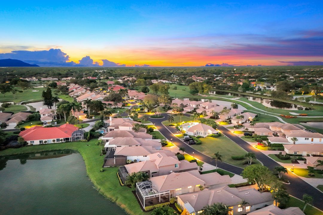10366 Quail Crown Dr, Naples, FL 34119