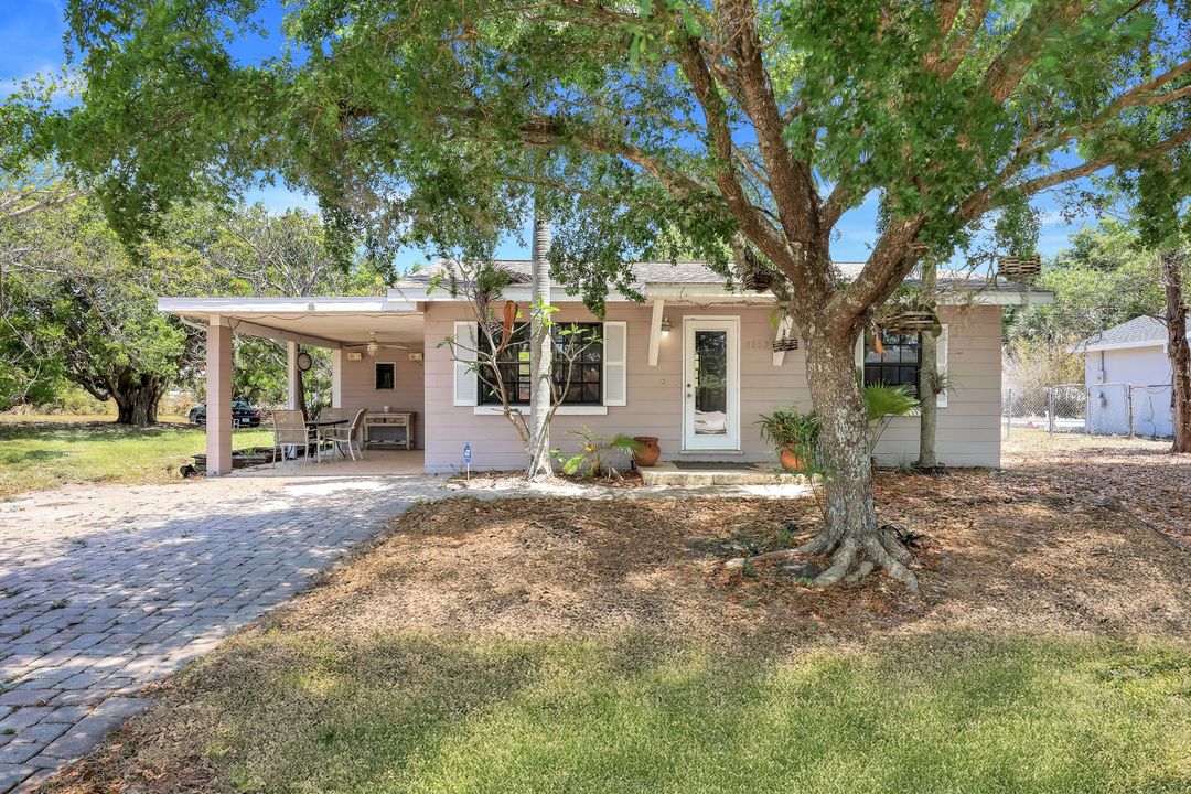 3163 Caledonia Ave, Naples, FL 34112