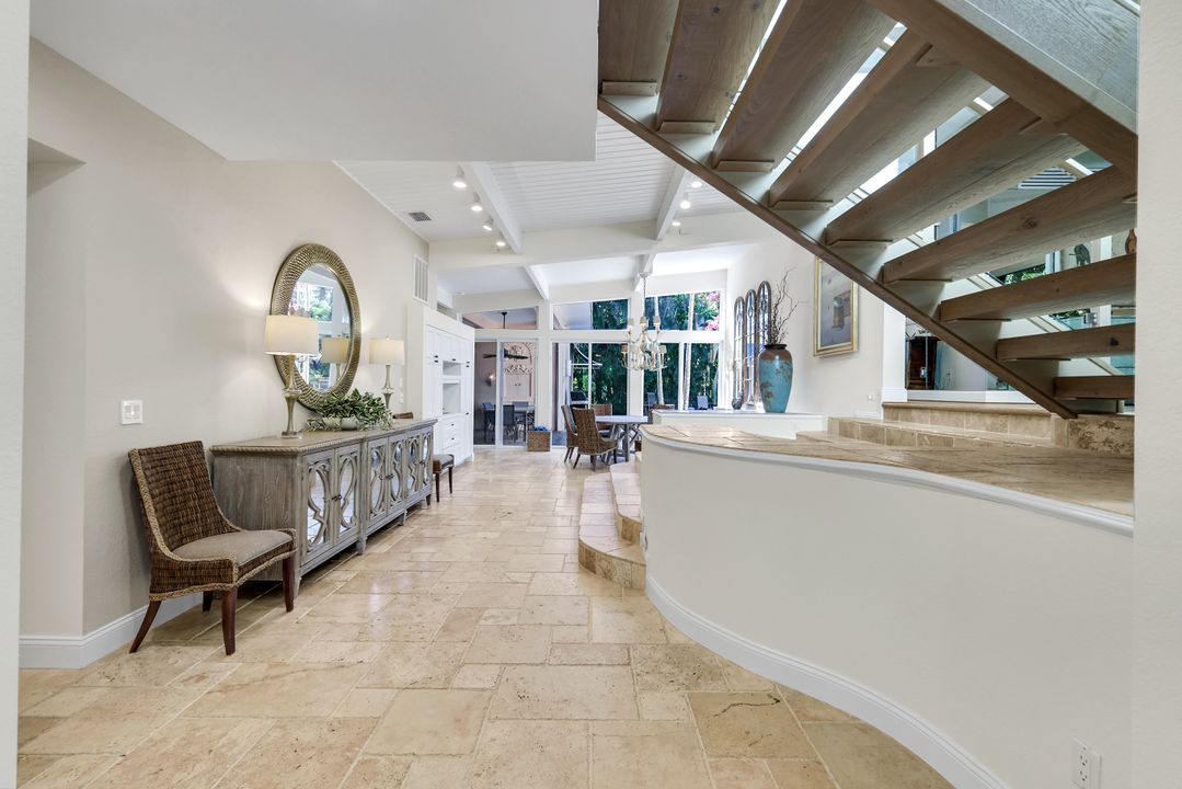 210 Central Ave, Naples, FL 34102