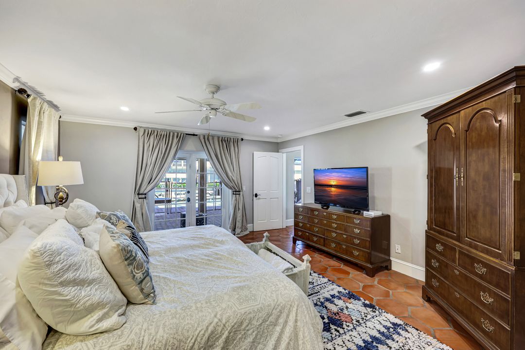 911 Giralda Ct, Marco Island, FL 34145