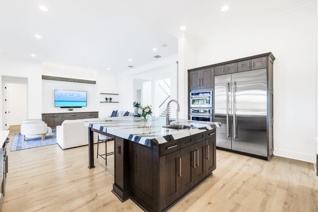 6273 Negril Isle Dr, Naples, FL 34113