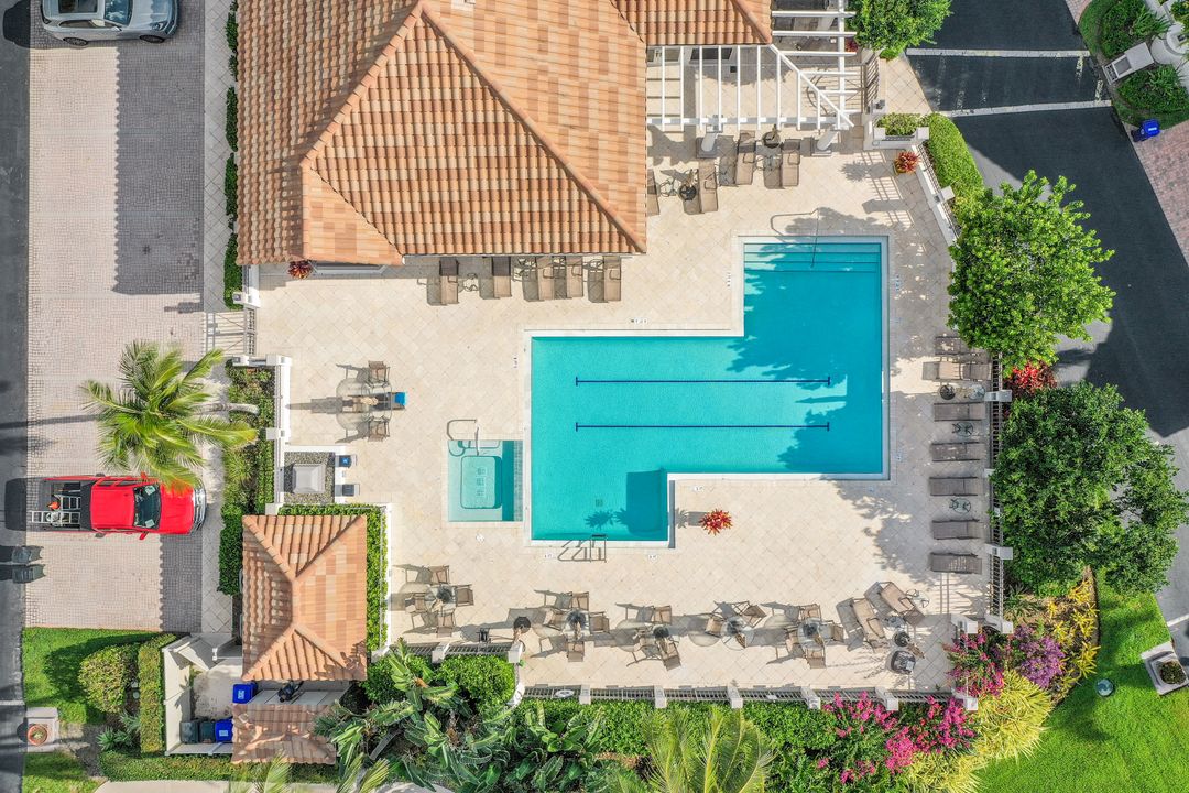 141 Colonade Cir  #141, Naples, FL 34103