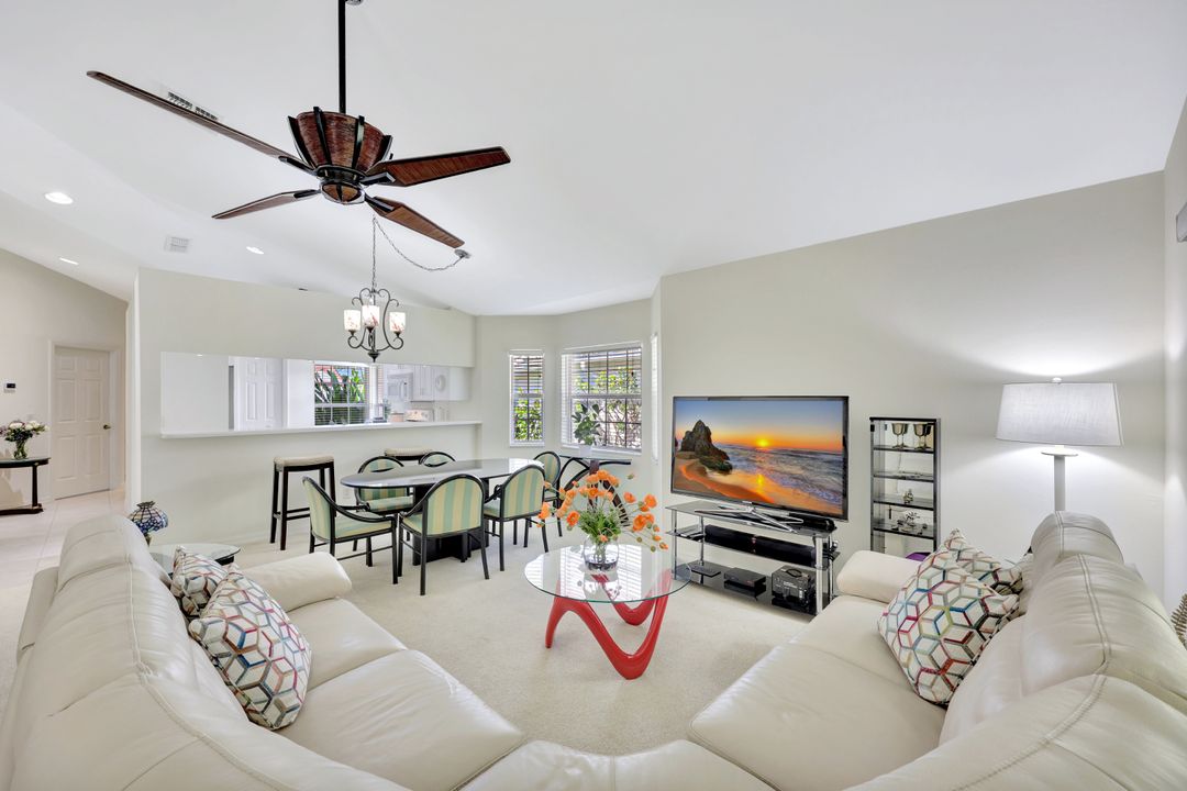 4910 Europa Dr, Naples, FL 34105