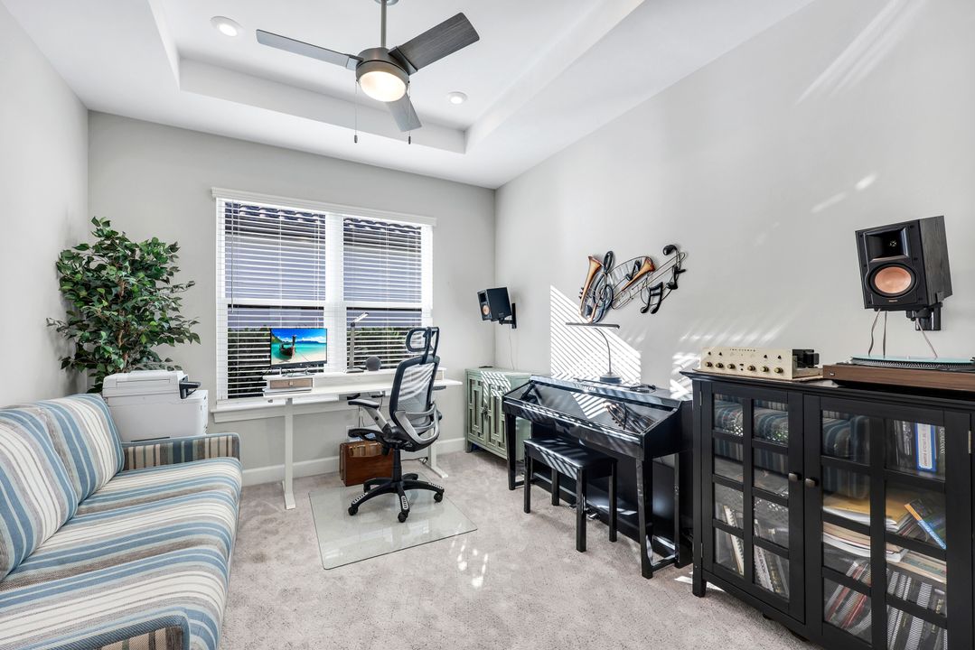 8262 Promoso Ct, Naples, FL 34114