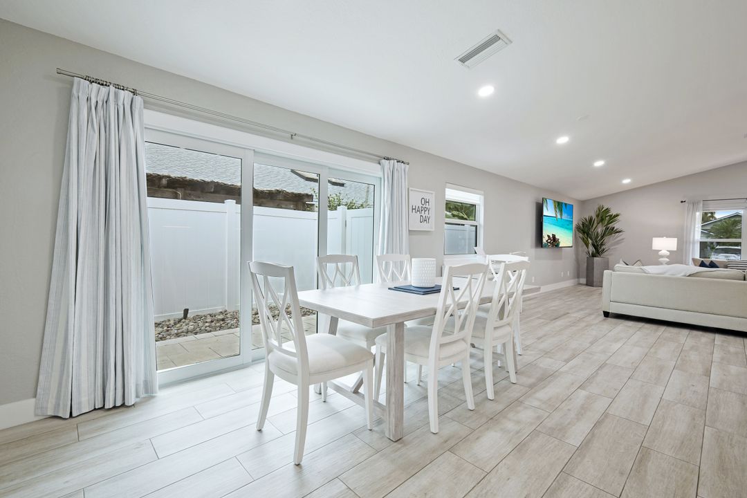 820 102nd Ave N, Naples, FL 34108