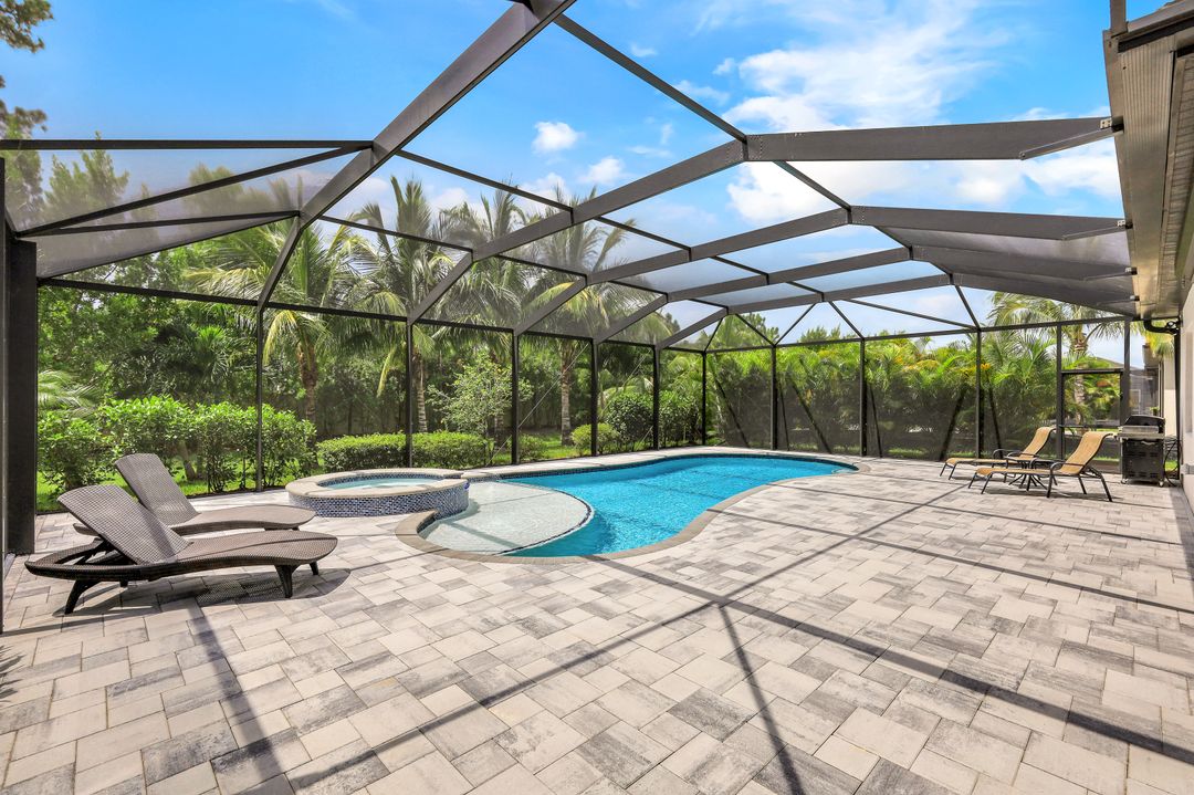 2130 Antigua Ln, Naples, FL 34120