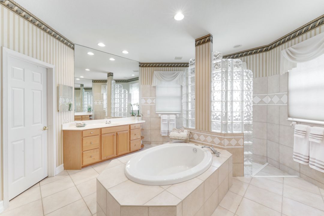 5609 Harbour Cir, Cape Coral, FL 33914