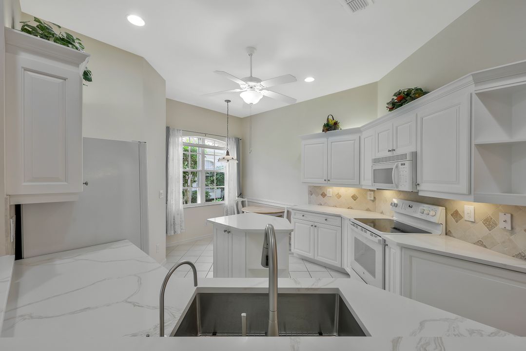 12695 Fox Ridge Dr, Bonita Springs, FL 34135