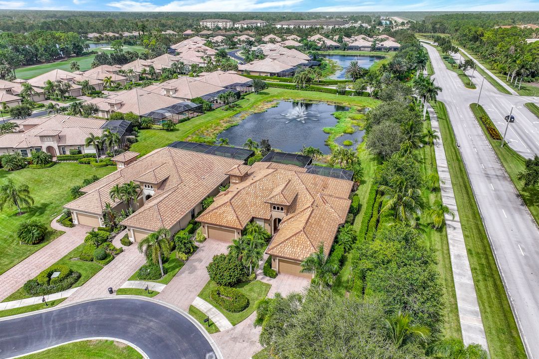7598 Moorgate Point Way, Naples, FL 34113