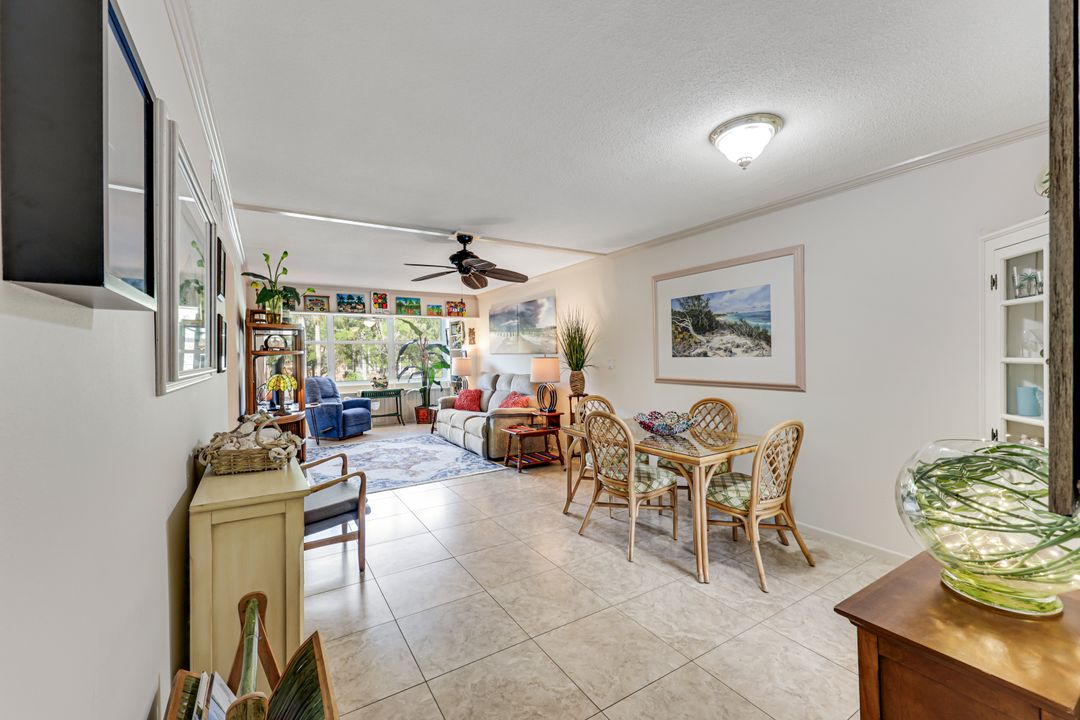 72 7th St S #202, Naples, FL 34102