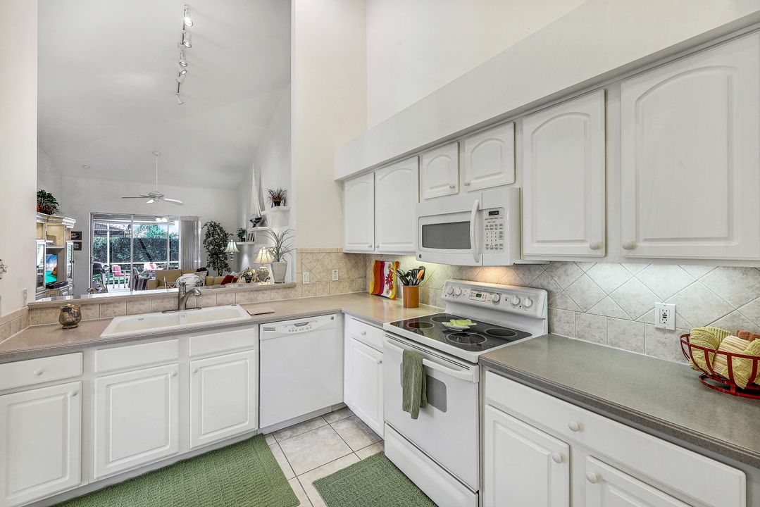 6721 Calumet Dr, Naples, FL 34113