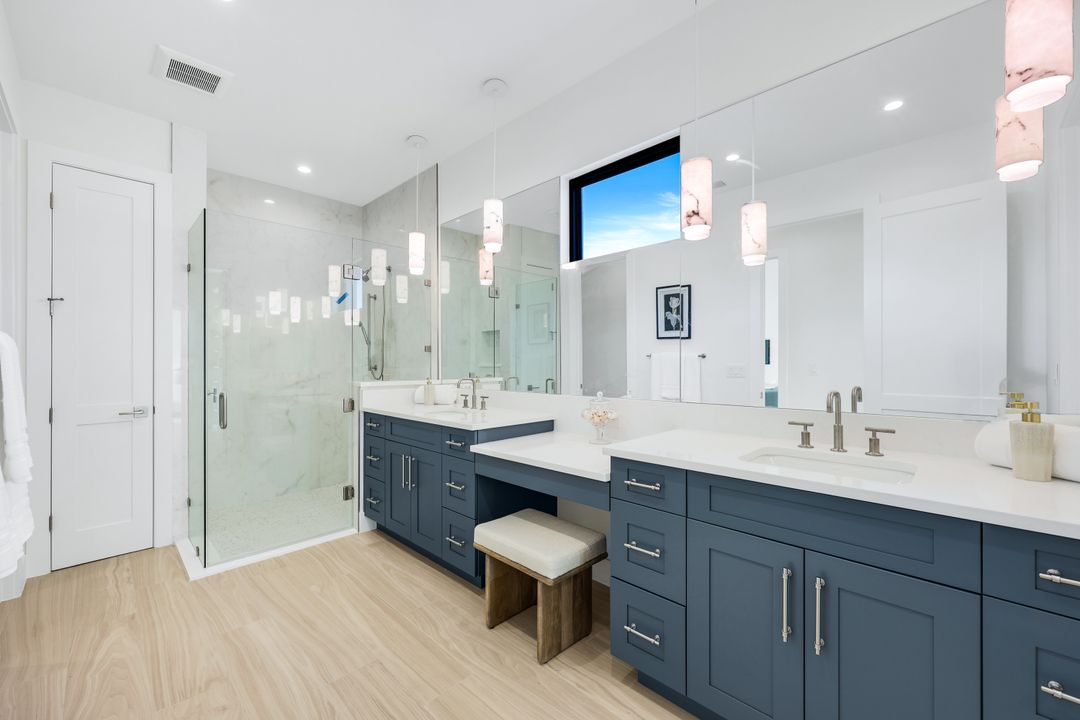 9760 Vanderbilt Dr, Naples, FL 34108