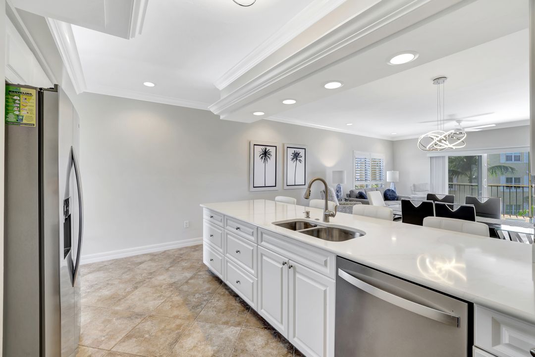 816 W Elkcam Cir #301, Marco Island, FL 34145