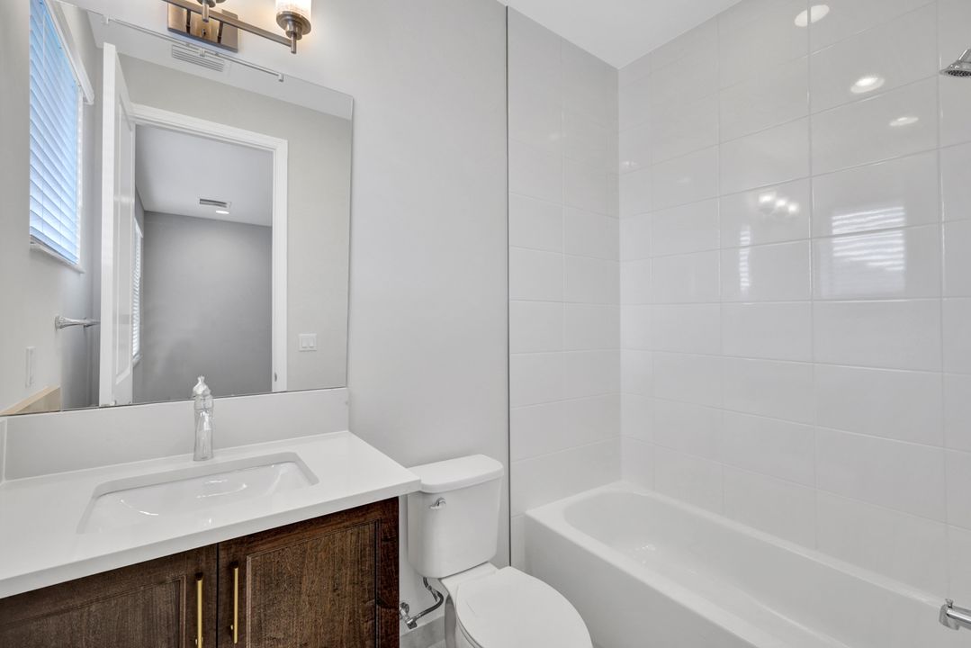 12704 Caballo Ct, Estero, FL 33928