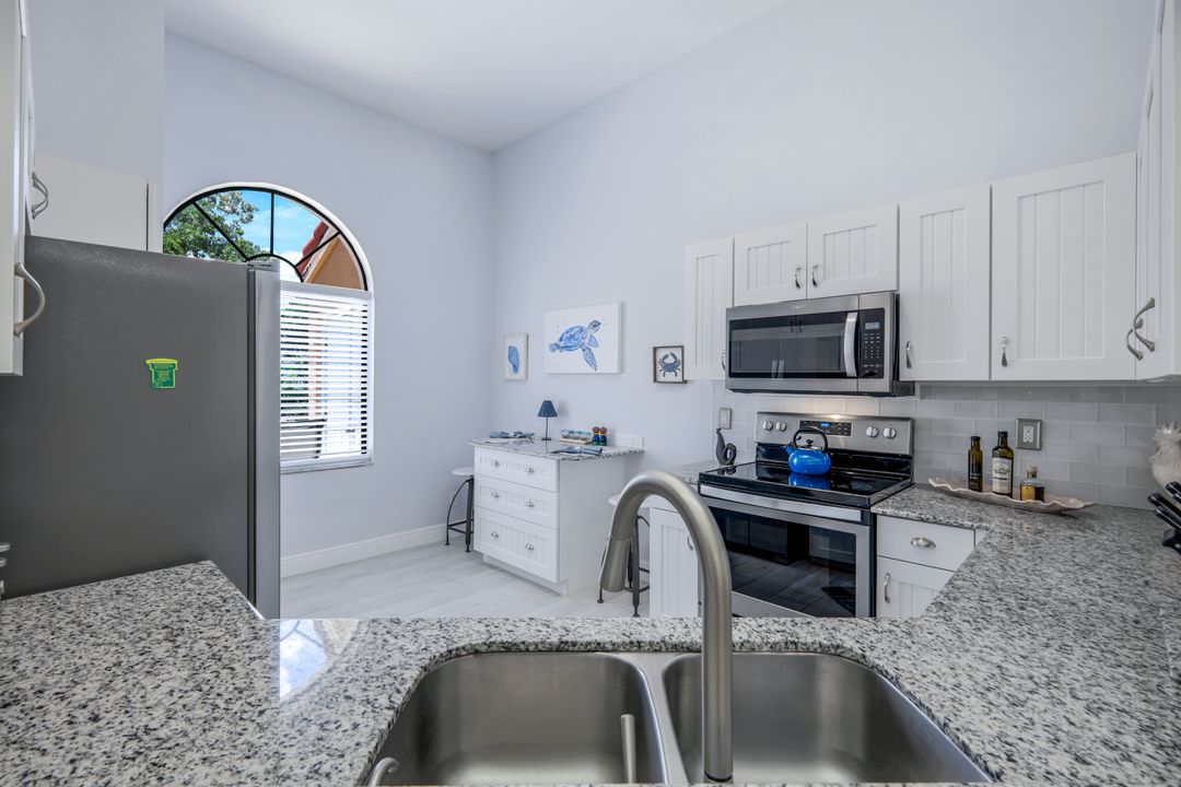 637 Beachwalk Cir #E-203, Naples, FL 34108