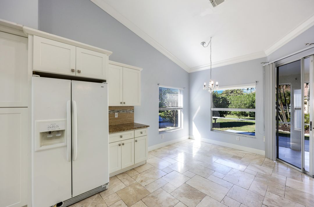 658 Lambton Ln, Naples, FL 34104