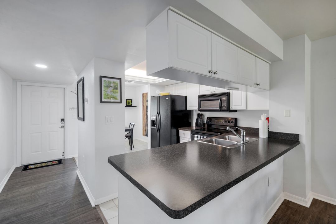 15161 Cedarwood Ln, Naples, FL 34110