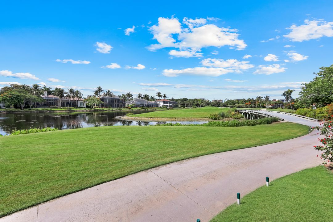 2048 Isla Vista Ln, Naples, FL 34105