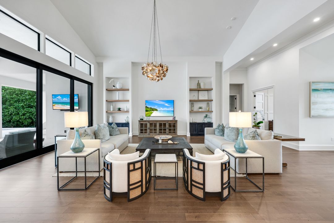 3200 Crayton Rd, Naples, FL 34103