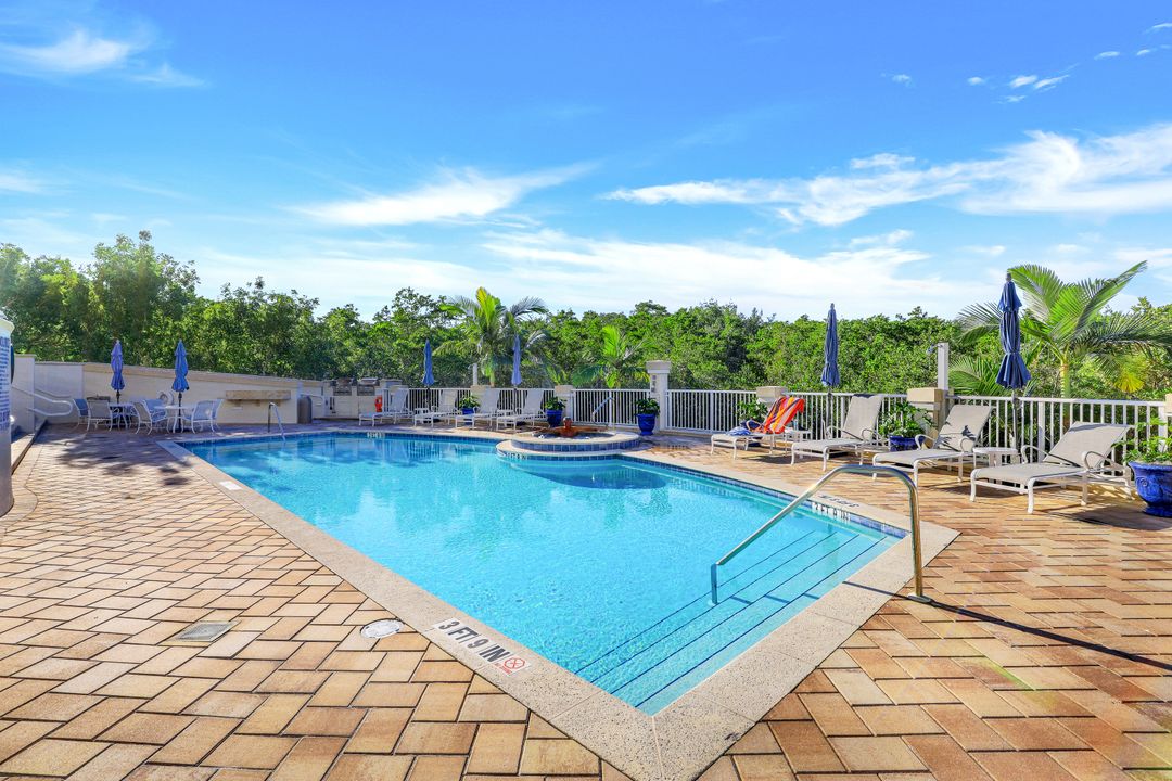 295 Grande Way #801, Naples, FL 34110