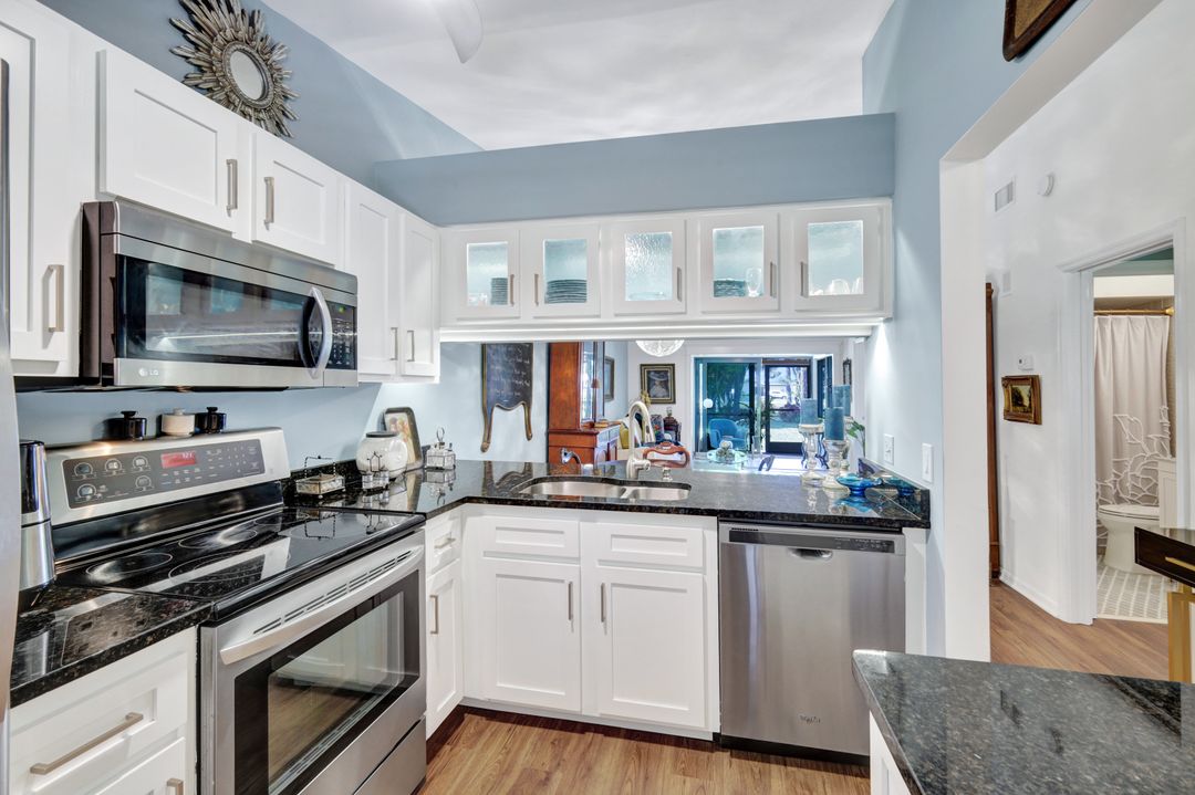 2017 Pine Isle Ln #2017, Naples, FL 34112