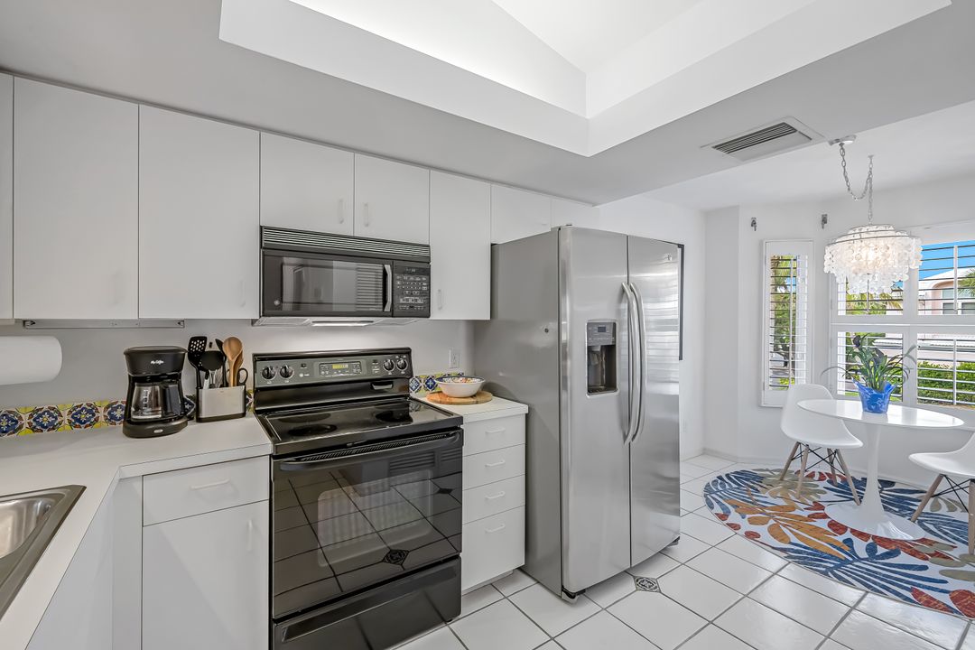 433 2nd St S, Naples, FL 34102